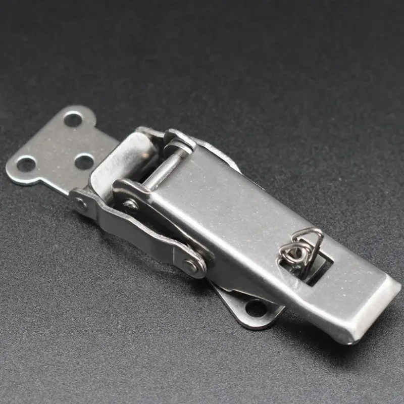 Hình ảnh minh họa ứng dụng inox thép không gỉ trong an ninh và xây dựng công trình hiện đại